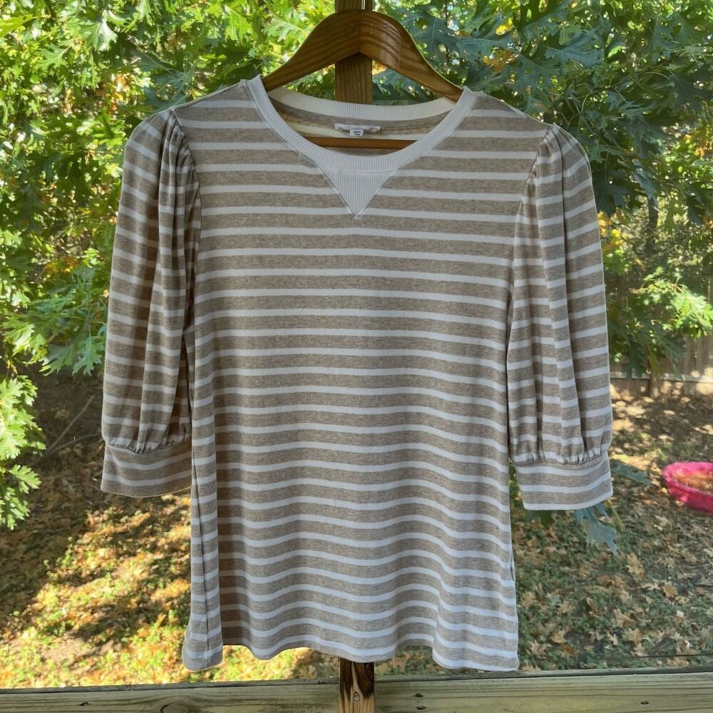 a loves a Women's Tan And White Stripe Pleated Sleeve Top Size M